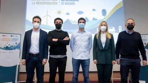 De izquierda a derecha, Gonzalo Franco (Fundación Industrial Navarra), Javier Zardoya (Ayuntamiento de Pamplona), Andoni Hernández (Cinfa), Raquel Gascó (Schneider Electric) y Ángel Hurtado (Solarfarm) De izquierda a derecha, Gonzalo Franco (Fundación Industrial Navarra), Javier Zardoya (Ayuntamiento de Pamplona), Andoni Hernández (Cinfa), Raquel Gascó (Schneider Electric) y Ángel Hurtado (Solarfarm)