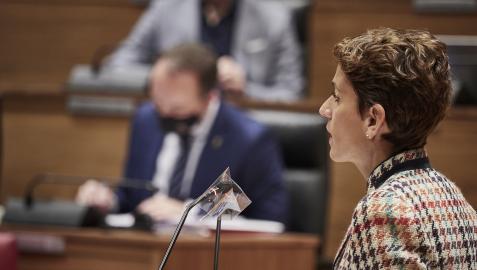 La presidenta del Gobierno de Navarra, María Chivite, interviene durante el Debate sobre el Estado de la Comunidad en el pleno del Parlamento de Navarra