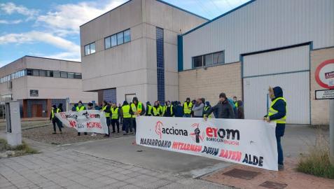Trabajadores de Erom / Acciona Energía han realizado este jueves una jornada de paro