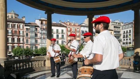 Gaiteros y txistularis, en Pamplona