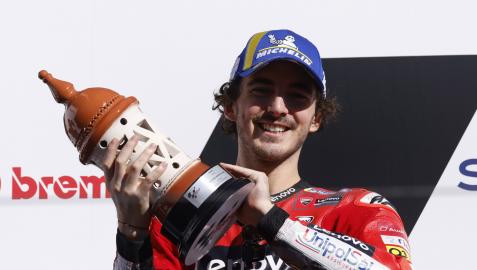 Bagnaia Francesco Bagnaia celebra la victoria en el podio del circuito de Portimao