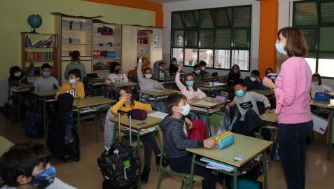 Susana Guillén, en su sesión sobre el acoso escolar con alumnos de 4ºA de Primaria del CP San Juan de la Cadena, en Pamplona