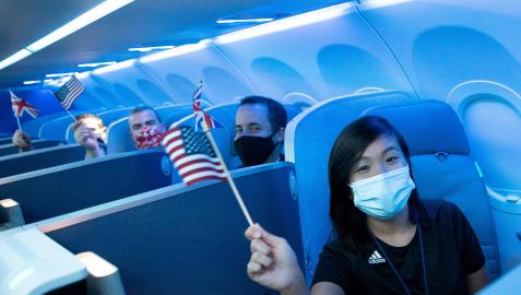 FILE PHOTO_ JetBlue e (33363567) Pasajeros en un vuelo de JetBlu en Londres con destino al aeropuerto JFK de Nueva York