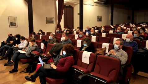 Asambleístas de Mairaga en una sesión anterior. Asambleístas de Mairaga en una sesión anterior.