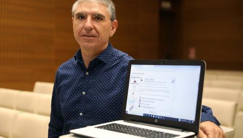 Antonio Liberal, programador de 49 años y afectado de Parkinson Antonio Liberal, programador de 49 años y afectado de Parkinson