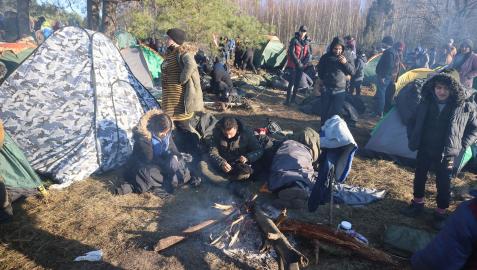 migrantes Migrantes en la frontera bielorrusa con Polonia