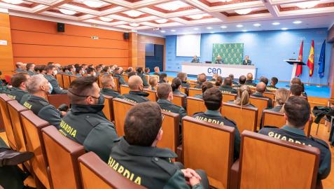 Un momento de la recepción del delegado del Gobierno en Navarra, José Luis Arasti, a los 145 nuevos agentes de la Guardia Civil