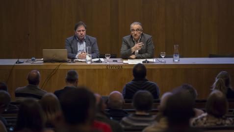 Enrique Maya durante el foro dedicado al Casco Antiguo de Pamplona