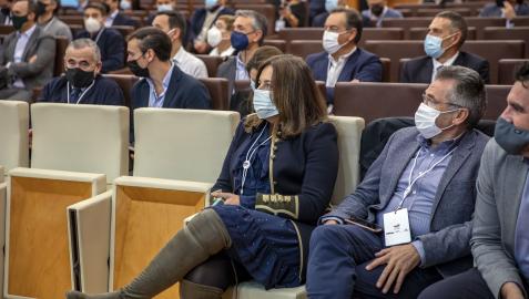 Asistentes a la jornada sobre la automoción en Navarra que se celebró en la CEN Asistentes a la jornada sobre la automoción en Navarra que se celebró en la CEN