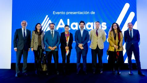 ALAYANSFOTOEDITORES Santiago Sarmiento (Diario de León), Blanca de Cora (Grupo El Progreso), Fernando de Yarza (Henneo), Carmen Serra (Grupo Serra), Íñigo de Yarza (Henneo); José Joly (Grupo Joly); Adriana Ulibarri (Edigrup) y José Manuel Erro (Diario de Navarra)
