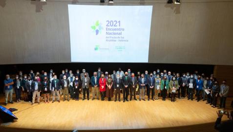 Foto de familia de los asistentes al Encuentro Nacional del Pacto de las Alcaldías celebrado en Valencia