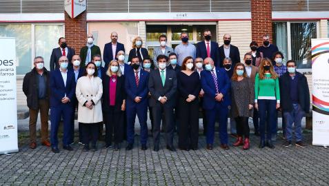 Foto de familia de los asistentes al encuentro organizado ayer por ANEL Foto de familia de los asistentes al encuentro organizado ayer por ANEL