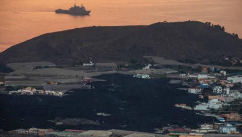 Vista de las pocas viviendas que han sobrevivido a la erupción del volcán de Cumbre Vieja, desde el Valle de Aridane, a 12 de noviembre de 2021, en La Palma Vista de las pocas viviendas que han sobrevivido a la erupción del volcán de Cumbre Vieja, desde el Valle de Aridane, a 12 de noviembre de 2021, en La Palma