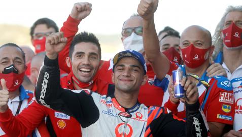 El piloto español de Moto GP, Jorge Martín, consigió la 'pole' durante las clasificaciones en el circuito Ricardo Tormo de Cheste El piloto español de Moto GP, Jorge Martín, consigió la 'pole' durante las clasificaciones en el circuito Ricardo Tormo de Cheste