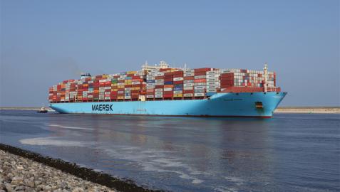 buque barco El portacontenedores Mogens de la compañía Maersk en el puerto de Rotterdam en septiembre de 2021