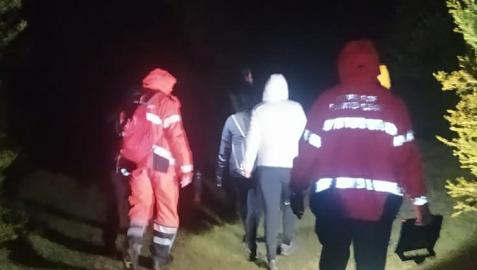 Bomberos Bomberos con las senderistas desorientadas