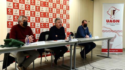 Félix Bariáin, en el centro, flanqueado por Luis Miguel Serrano y Gonzalo Palacios Félix Bariáin, en el centro, flanqueado por Luis Miguel Serrano y Gonzalo Palacios