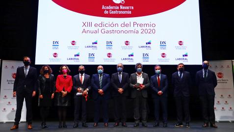 PremiosGasonomia De izda. a dcha., Eduardo Elizalde, Maitane Bueno, Lourdes Plana, Miguel Cazón, José Ignacio Arrasti, Enrique maya, Juan Carlos Oroz Martín Sarobe, Luis Colina y Fernando Basarte