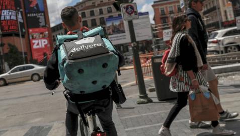 deliveroo Un repartidor de Deliveroo, en las calles de Madrid
