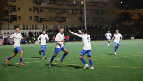 Los jugadores del San Agustín celebran uno de los goles marcado el miércoles Los jugadores del San Agustín celebran uno de los goles marcado el miércoles