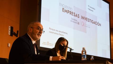 juan cruz cigudosa El consejero Cigudosa, en un momento de su intervención, junto a María Uresandi