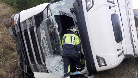 Vuelca un tráiler en el km12 en la PA-30 en sentido Arre Vuelca un tráiler en el km12 en la PA-30 en sentido Arre