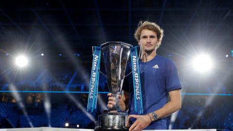 Zverev destrona a Medvedev y se corona como Maestro Zverev destrona a Medvedev y se corona como Maestro