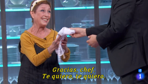 Verónica Forqué entrega su delantal del concurso. Verónica Forqué entrega su delantal del concurso.