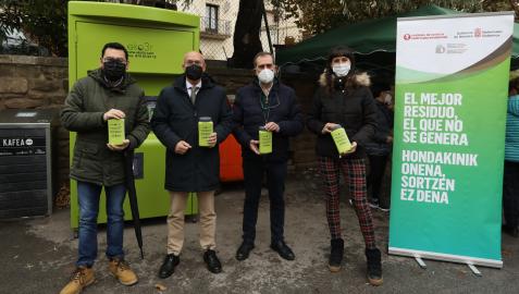 Nuevos contenedores para reciclar aceite Presentación en Cirauqui de los nuevos contenedores