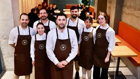 Coffin Manuel Spucches, en el centro, con el equipo del Coffing de la calle Amaya