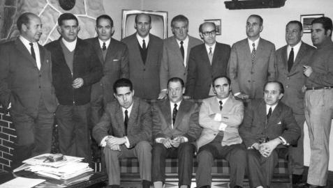 Sentado el segundo por la derecha, Fermín Ezcurra. La foto es de la Junta Directiva que tomó las riendas del club para la temporada 1971-72 Sentado el segundo por la derecha, Fermín Ezcurra. La foto es de la Junta Directiva que tomó las riendas del club para la temporada 1971-72