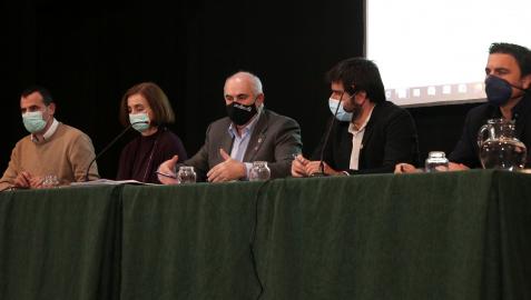 Desde la izq., Rubén Goñi, Izaskun Goñi, el consejero José María Aierdi, Eneko Larrarte y Alberto Bayona Desde la izq., Rubén Goñi, Izaskun Goñi, el consejero José María Aierdi, Eneko Larrarte y Alberto Bayona