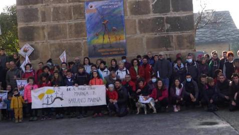 Niños y mayores participaron en la marcha que partió desde Iracheta Niños y mayores participaron en la marcha que partió desde Iracheta