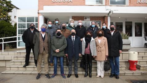 Imagen de grupo de los participantes en la presentación Imagen de grupo de los participantes en la presentación