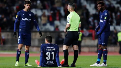 Futbolistas de Os Belenenses en su duelo ante Benfica Futbolistas de Os Belenenses en su duelo ante Benfica