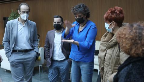 Jorge Aguirre, Carlos Mena y Ainhoa Unzu (PSN) y Bakartxo Ruiz (Bildu), en el Parlamento Jorge Aguirre, Carlos Mena y Ainhoa Unzu (PSN) y Bakartxo Ruiz (Bildu), en el Parlamento