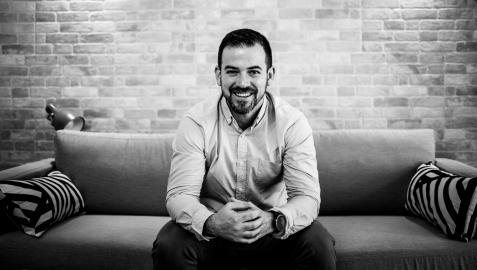 Óscar Flamarique cuenta con más de diez años de experiencia en el sector Óscar Flamarique cuenta con más de diez años de experiencia en el sector