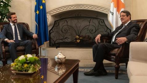 El líder del PP, PabloCasado, tras reunirse en Lanarca con el presidente de la República de Chipre, Nikos Anastasiadis El líder del PP, PabloCasado, tras reunirse en Lanarca con el presidente de la República de Chipre, Nikos Anastasiadis