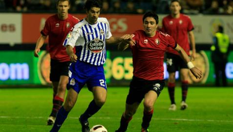 Valerón y Nekounam en el partido de El Sadar de 2010 Valerón y Nekounam en el partido de El Sadar de 2010