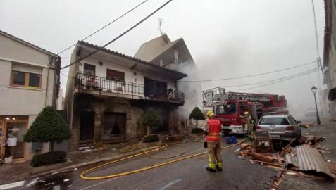 bombers castellcir Estado en el que ha quedado la vivienda en Castellcir tras la explosión