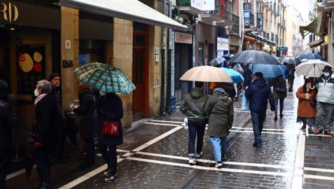 Ambiente de bares este lunes en la calle San Nicolás Ambiente de bares este lunes en la calle San Nicolás