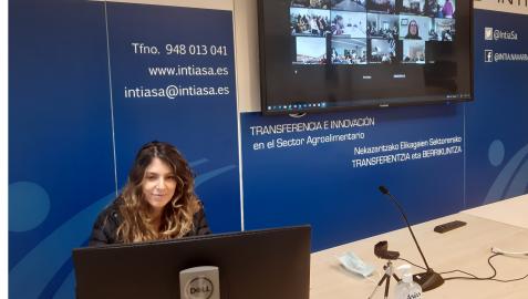 María José Sola, técnico de promoción de Reyno Gourmet, imparte la cata 'Chocolatada y repostería' María José Sola, técnico de promoción de Reyno Gourmet, imparte la cata 'Chocolatada y repostería'