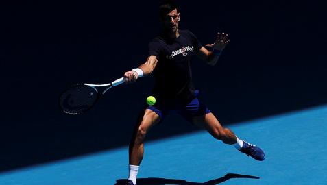 Djokovic Djokovic, durante una sesión de entrenamiento este miércoles en el Melbourne Park