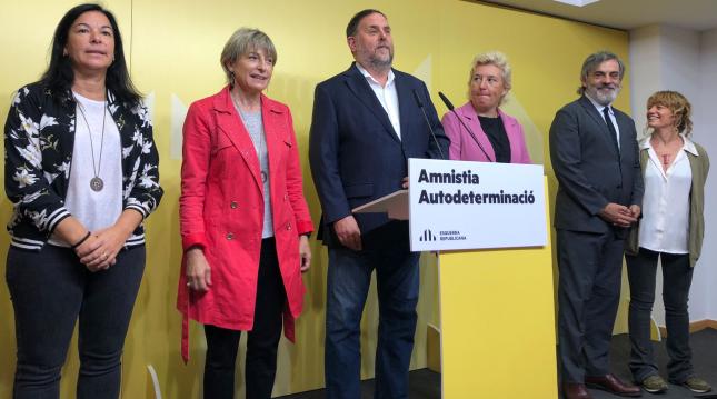junqueras-forcadell El presidente de ERC, Oriol Junqueras, junto a la expresidenta del Parlament Carme Forcadell y otros miembros de ERC