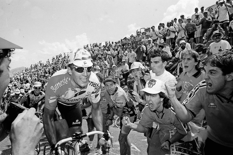 miguel-indurain EN LARRAU. Miguel Induráin, en pleno esfuerzo, durante la ascensión a Larrau, donde ya pasó con mucho tiempo perdido con los favoritos