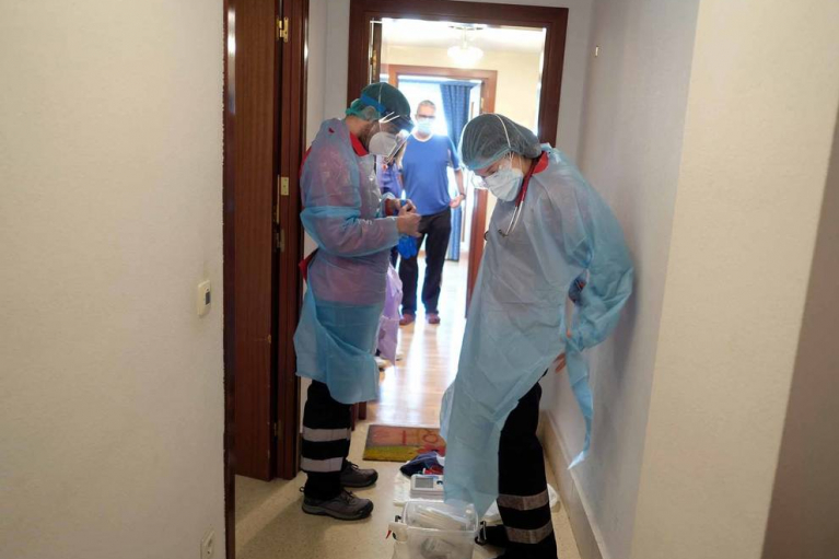 Hospitalización a domicilio, la gran desconocida frente a la covid: así trabaja uno de sus equipos