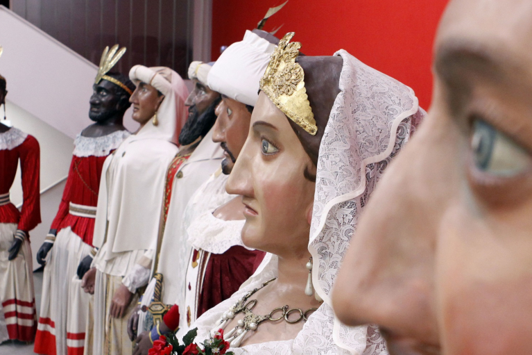 comparsa-de-gigantes Imagen de las figuras que componen la Comparsa de Gigantes de Pamplona