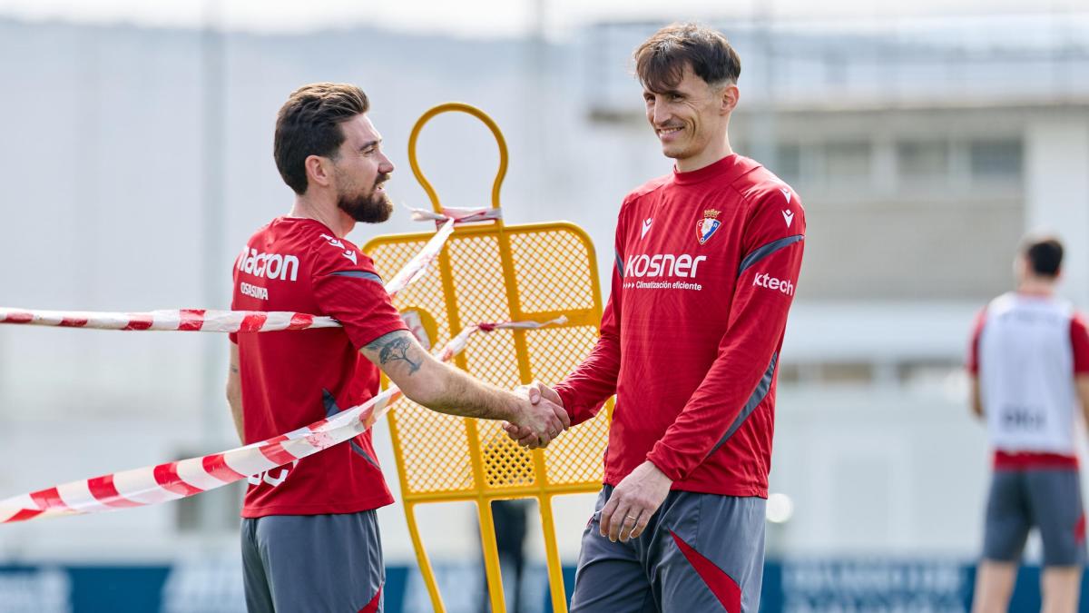 <![CDATA[Osasuna - Barcelona, en directo: Torró, Moi Gómez y Raúl Moro entran en el once titular]]>