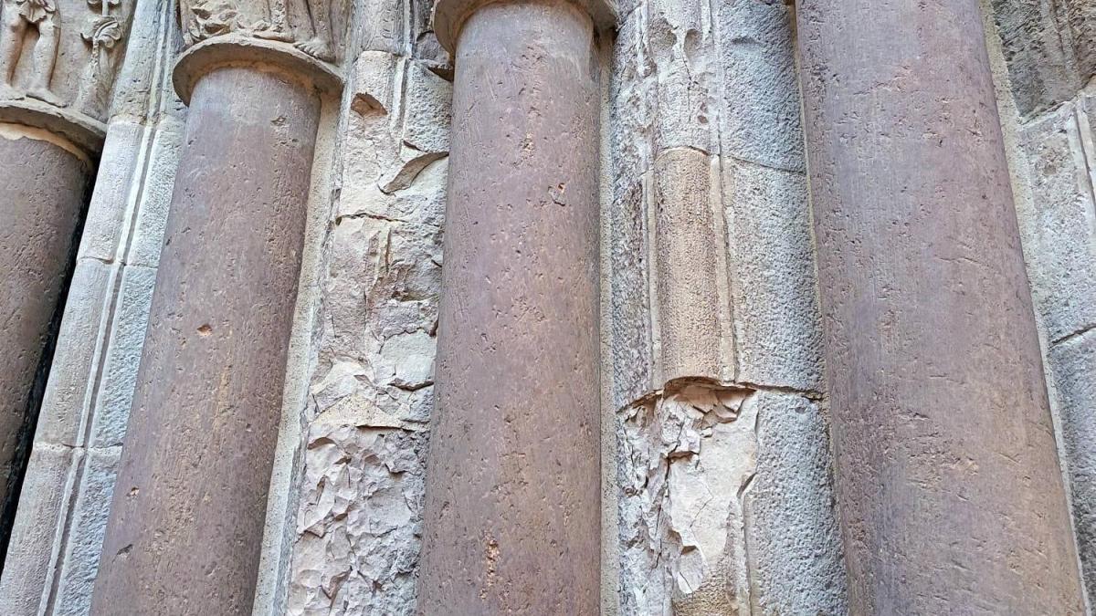 <![CDATA[La Puerta del Juicio de la Catedral de Tudela sufre nuevos desprendimientos de piedras]]>