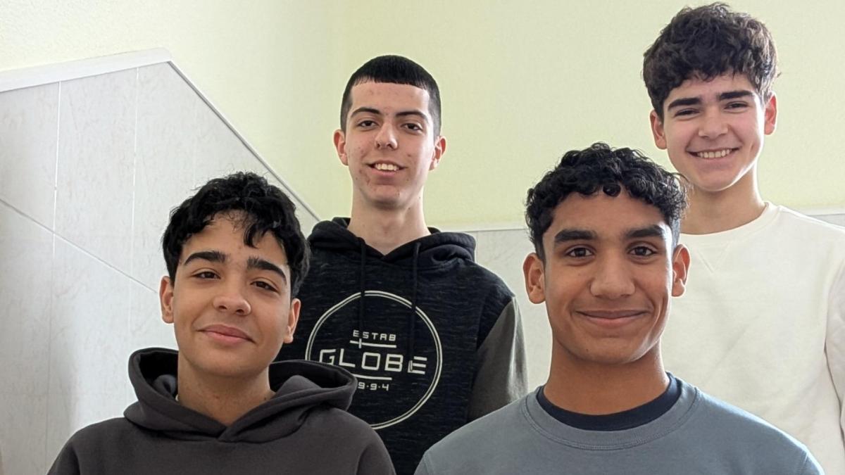 <![CDATA[Cuatro alumnos de un colegio de Pamplona, estudiantes y mejores empresarios virtuales]]>